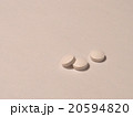 薬の写真　白い錠剤 20594820