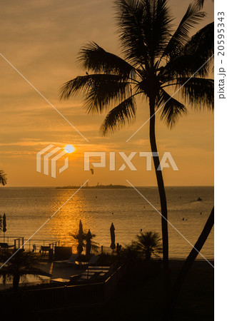 アンス・バタ湾の夕日(ニュー・カレドニア) アンス・バタ湾の夕日(ニュー・カレドニア) 20595343