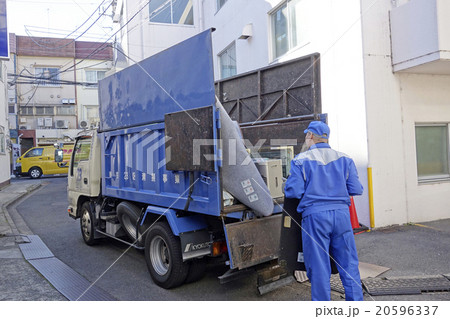 ゴミ収集 仕事風景の写真素材