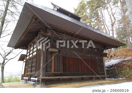 信州諏訪の神さま　足長（あしなが）神社　舞屋　俯瞰横　江戸時代の建築物のある神社　諏訪氏文化財指定 20600019