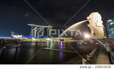 Merlion and Marina Bays Sands in Singapore. 20601636