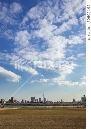 青空と雲を写した気象イメージ 青空と雲を写した気象イメージ 20602192