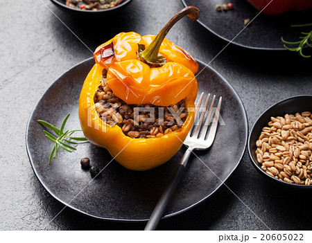 Baked stuffed bell peppers, spelt wheat, rice Baked stuffed bell peppers, spelt wheat, rice 20605022