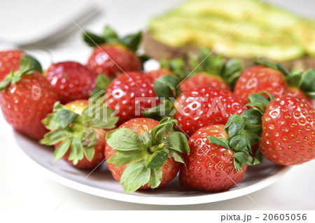appetizing strawberries 20605056