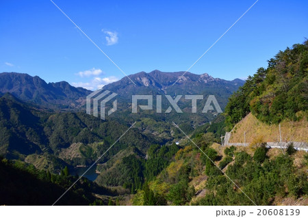 祝子川の紅葉と大崩山 祝子川の紅葉と大崩山 20608139