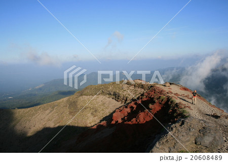 【霧島山】御鉢の火口を歩く(高千穂峰登山) 【霧島山】御鉢の火口を歩く(高千穂峰登山) 20608489