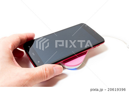 スマートフォンの非接触充電 20619396