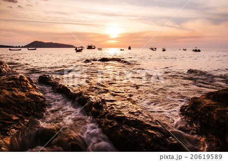 Seascape long exposure with sunset 20619589