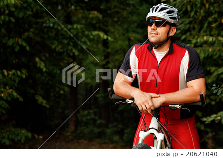 Rider on Mountain Bicycle it the forest 20621040