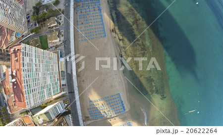 Zenith view of a tropical hotel by beach Zenith view of a tropical hotel by beach 20622264
