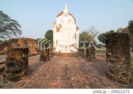 White Buddha statue 20622272