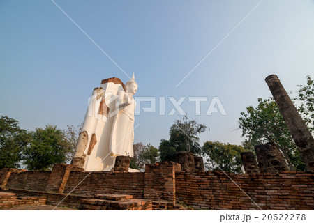 White Buddha statue 20622278