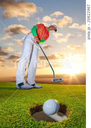 Man playing golf Man playing golf 20622967