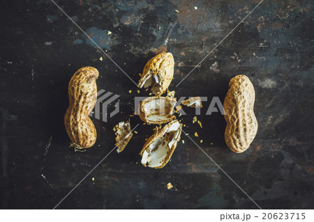 Fresh peanuts in shell 20623715