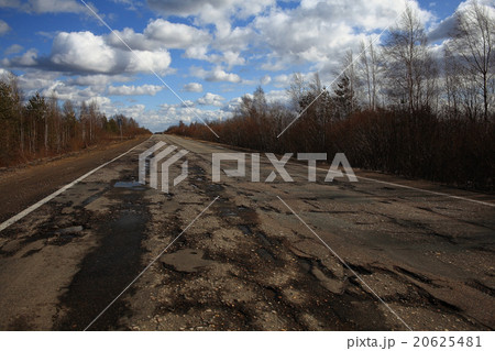Autumn road and sky with clouds Autumn road and sky with clouds 20625481