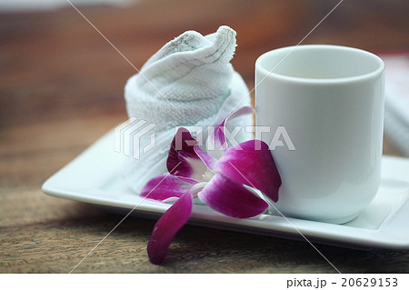 cup of tea at a cafe blurred background cup of tea at a cafe blurred background 20629153