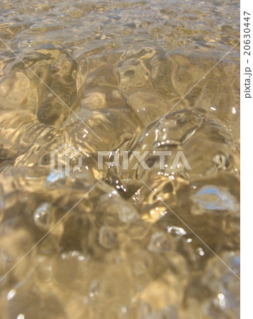 close-up sea beautiful clear beach ripple water 20630447