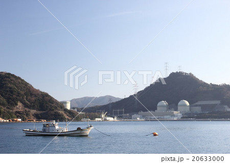 高浜原子力発電所 漁船と2-3-4号機(福井県 大飯郡 高浜町) 高浜原子力発電所 漁船と2-3-4号機(福井県 大飯郡 高浜町) 20633000