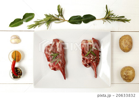Fresh ground beef and peppers  20633832