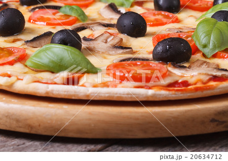 mushroom pizza with olives  horizontal 20634712
