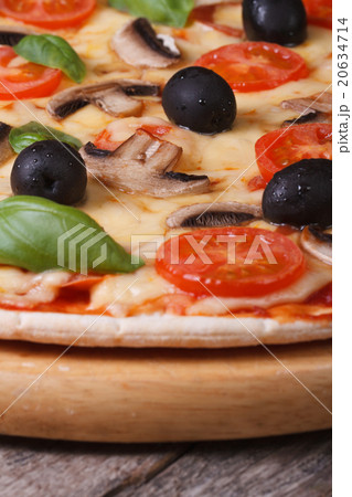 pizza with olives, champignons tomatoes and basil pizza with olives, champignons tomatoes and basil 20634714