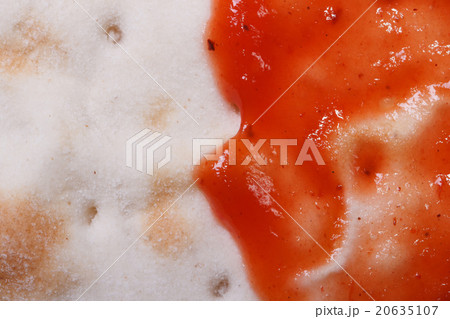 Tomato sauce on pizza base. Cooking. Macro. Tomato sauce on pizza base. Cooking. Macro. 20635107