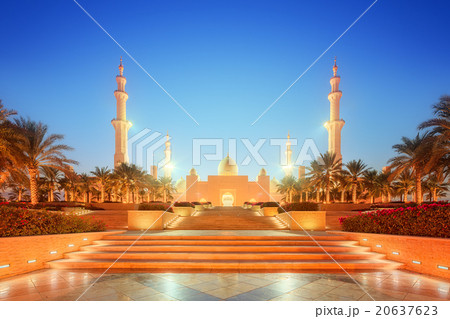 Sheikh Zayed Grand Mosque at dusk, Abu-Dhabi 20637623