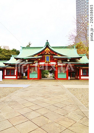 東京観光スポット・山王日枝神社本殿を背にして見る神門・縦位置 東京観光スポット・山王日枝神社本殿を背にして見る神門・縦位置 20638665