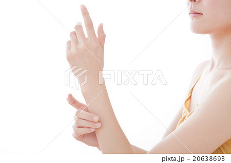 腕のスキンケアイメージ　 20638693