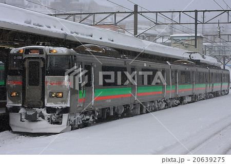 小樽駅に停車中の列車 20639275