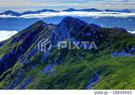 中央アルプス・木曽駒ヶ岳の登りから見る南アルプスと富士山 中央アルプス・木曽駒ヶ岳の登りから見る南アルプスと富士山 20639493