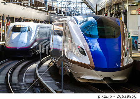 JR東日本 E7系北陸新幹線とE2系長野新幹線の写真素材 [20639856