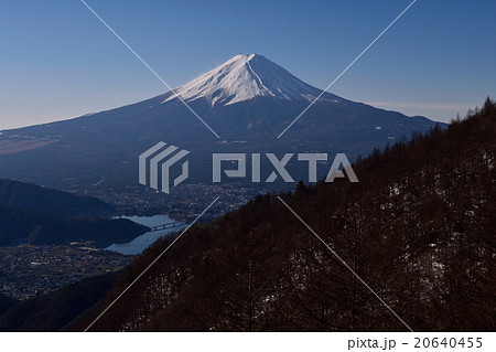 御坂山から冬の富士山 御坂山から冬の富士山 20640455