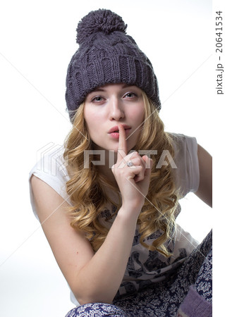 Beautiful  girl in winter hat 20641534