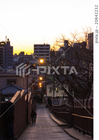 日暮里、富士見坂の夕暮れ 20642232