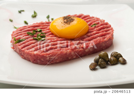 tartar steak with egg and capers 20646513
