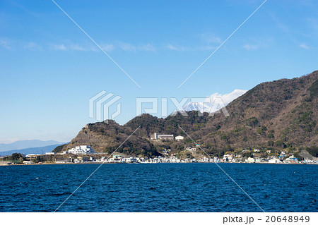富士山頂と沼津マリーナ方面の風景 20648949