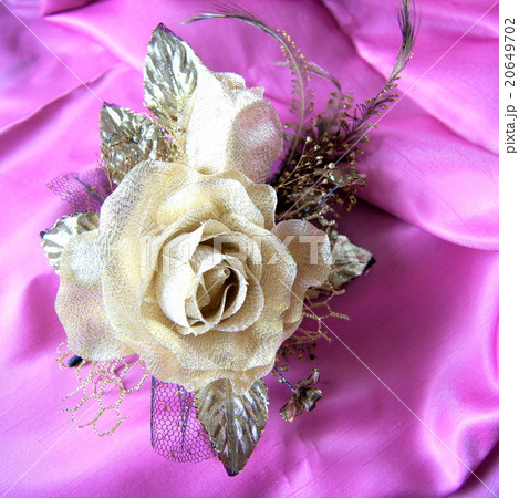 金色のバラのコサージュ(ハンドメイド) 金色のバラのコサージュ(ハンドメイド) 20649702