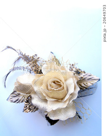 金色のバラのコサージュ（ハンドメイド） 20649703