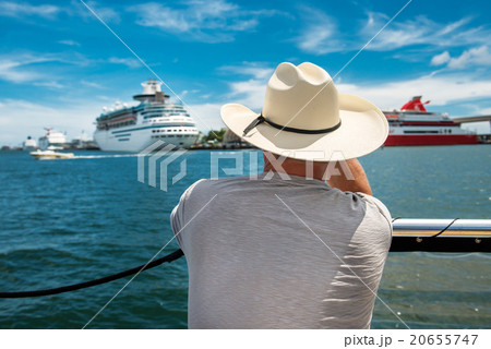 senior man going back to cruise ship senior man going back to cruise ship 20655747