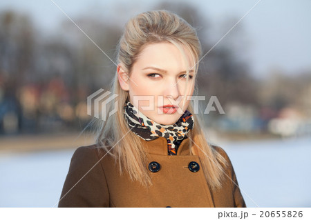 Portrait of beautiful girl 20655826