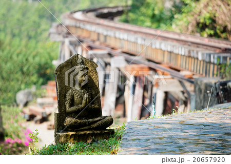 タイ 泰緬鉄道 アルヒル桟道橋脇の仏像 タイ 泰緬鉄道 アルヒル桟道橋脇の仏像 20657920