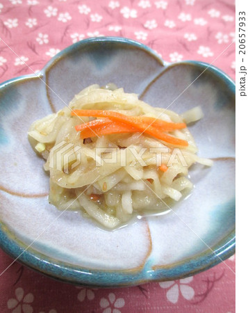 ごまドレッシングの大根サラダ 20657933