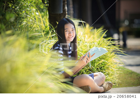 asian girl reading book asian girl reading book 20658041