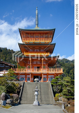 和歌山 正面から見た青岸渡寺 和歌山 正面から見た青岸渡寺 20659606