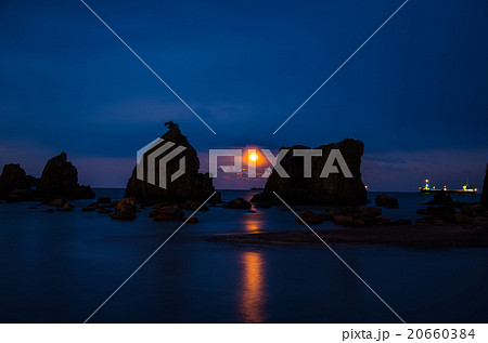 和歌山　満月と橋杭岩 20660384