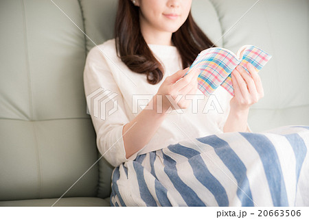 読書 女性 読書 女性 20663506