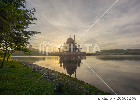 Majestic Sunrise at Putra Mosque, Putrajaya 20665208