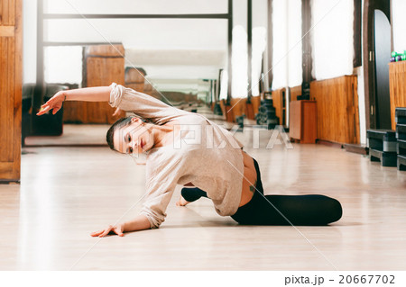 young woman girl dancing contemporary dance 20667702