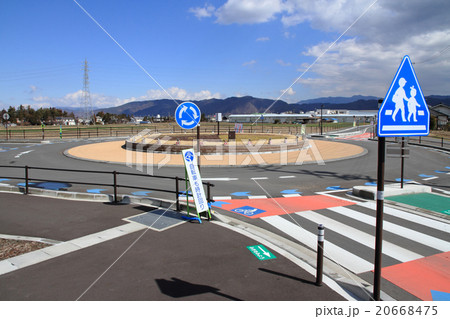 ラウンドアバウト交差点(安曇野市 本村 円) ラウンドアバウト交差点(安曇野市 本村 円) 20668475